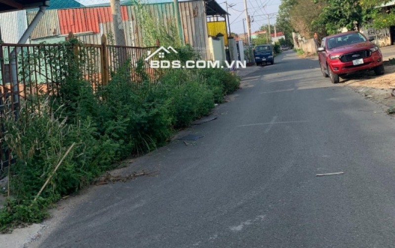 Cần bán gấp lô đất mặt tiền đường ĐT 821, xã Lộc Giang, huyện Đức Hòa, tỉnh Long An.